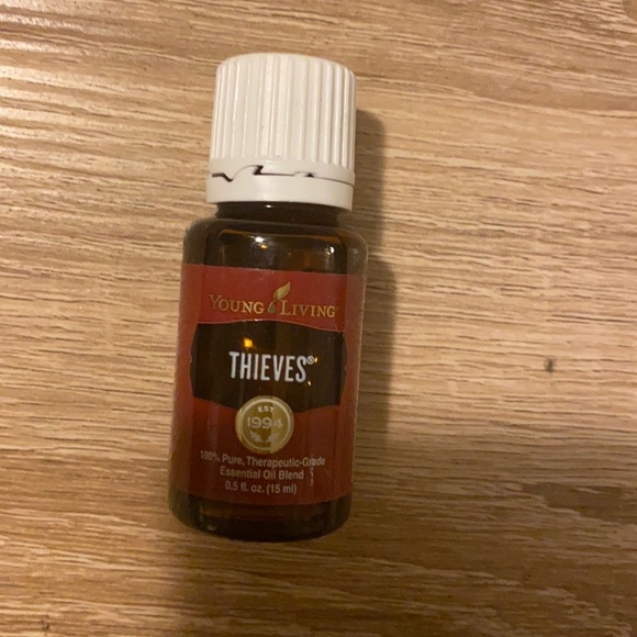 New Young living essential oil of thieves